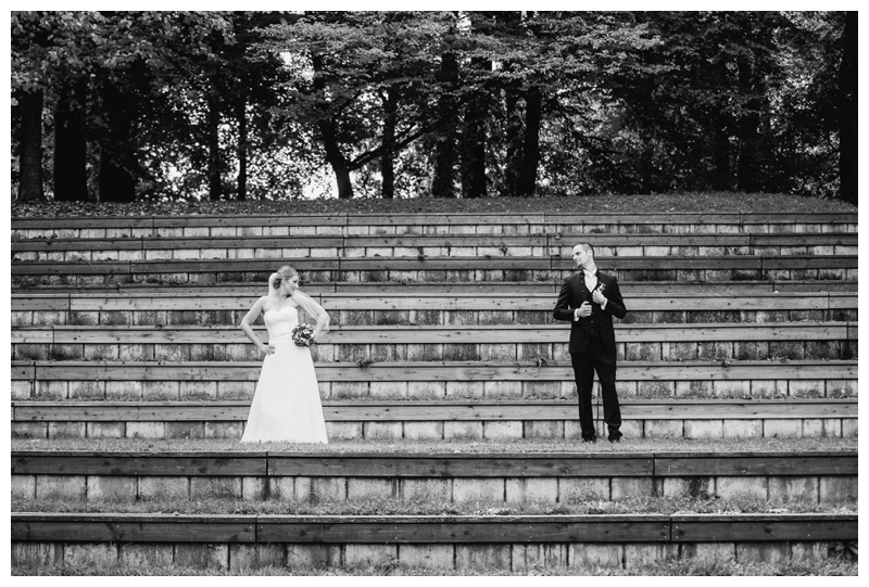 Brautpaar auf einer Treppe- Brautpaar Shooting in Neu-Ulm