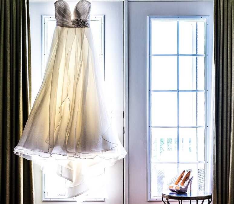 Beitragsbild zum Blogbeitrag "Was tun mit dem Brautkleid nach der Hochzeit?"